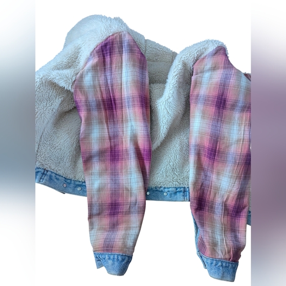 Vintage Levi's Sherpa Denim Trucker Jacket - Picture 3 of 12